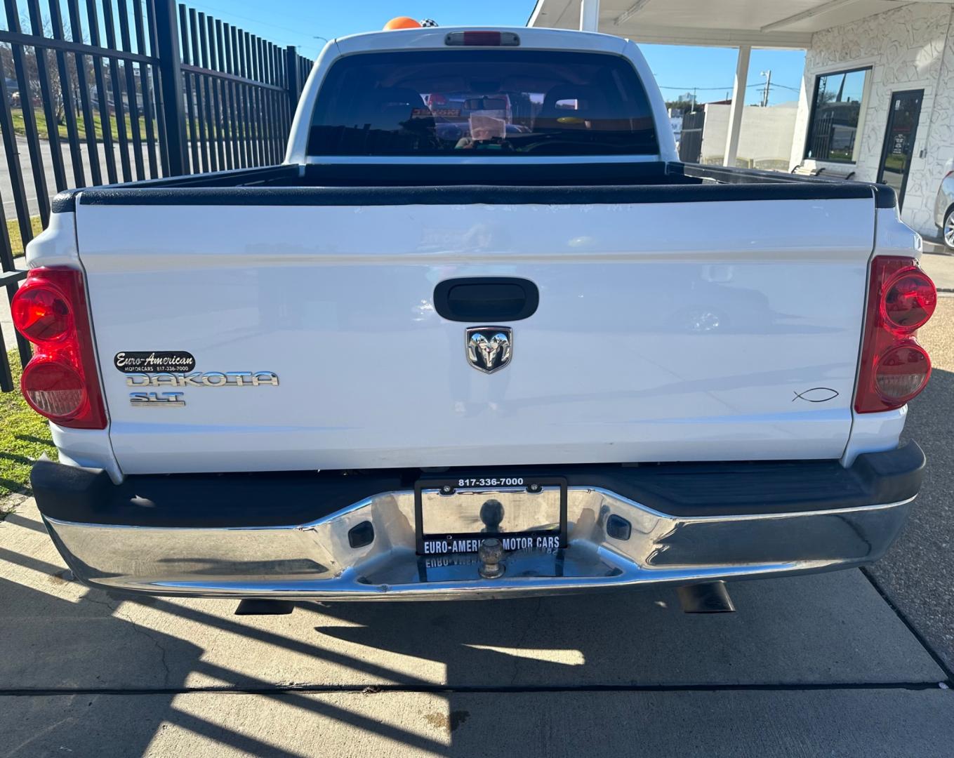 2006 WHITE /GRAY Dodge Dakota (1D7HE48KX6S) , located at 2001 E. Lancaster, Ft. Worth, 76103, (817) 336-7000, 32.746181, -97.301018 - Photo#7